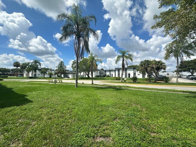 Building Photo - 7215 SW 94th Pl
