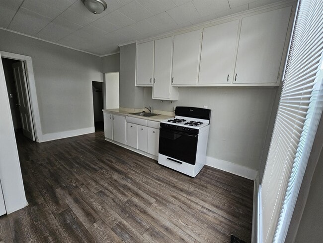 Building Photo - 434 W Lawrence St