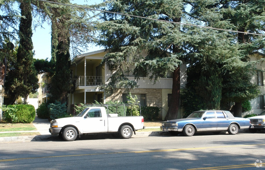 Building Photo - 5742 Hazeltine Ave