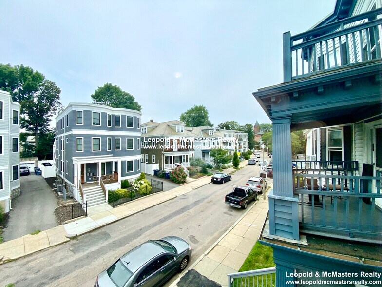 Building Photo - 19 Roseclair St