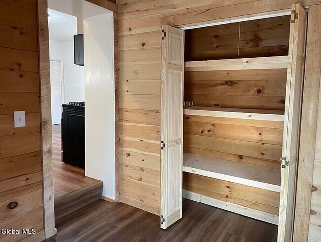 Building Photo - 110 Van Dam St