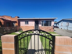 Building Photo - 229 E 89th St