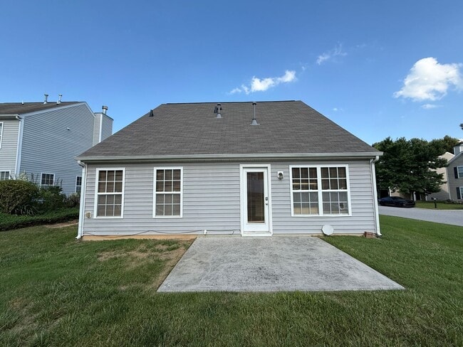 Building Photo - Charming 3BD, 3.5BA Raleigh Home Situated ...