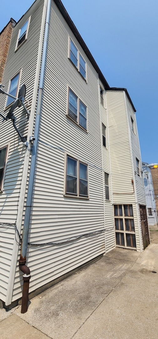 Building Photo - 9241 S Laflin St