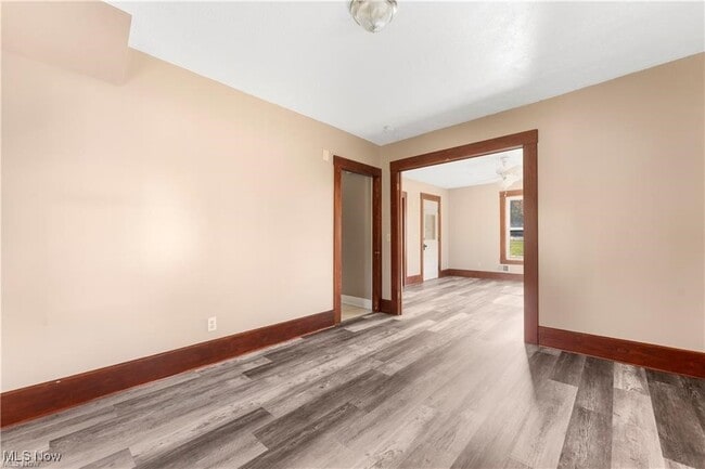 Building Photo - 1001 Applegrove St NW