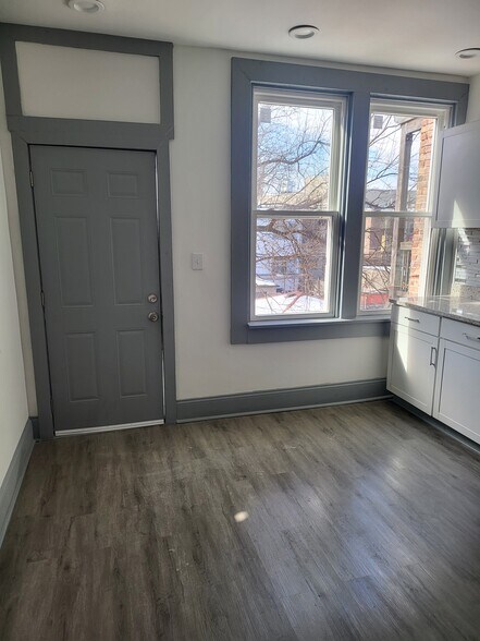 Building Photo - 1940 S Trumbull Ave