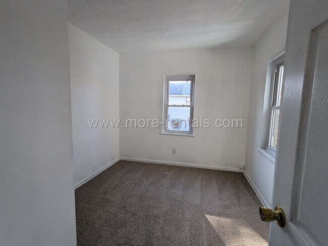 Building Photo - 546 E Jenkins Ave