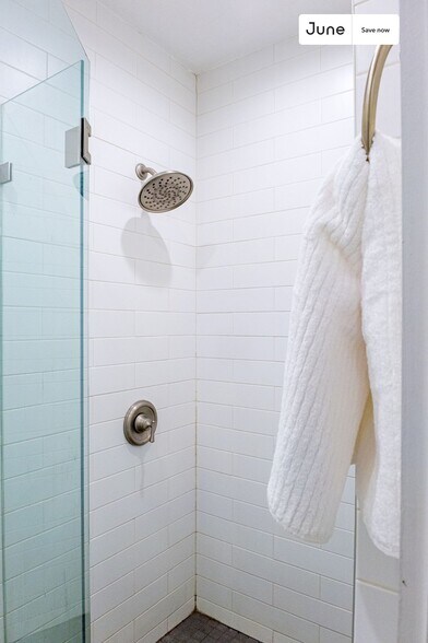 Building Photo - 1675 Lexington Ave