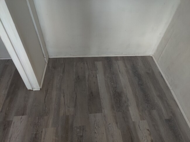 Building Photo - 90 Oak St