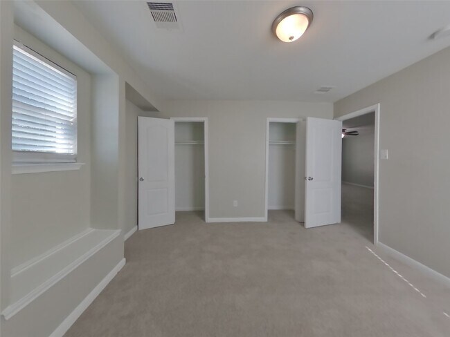 Building Photo - 10914 Tipton Oaks Dr