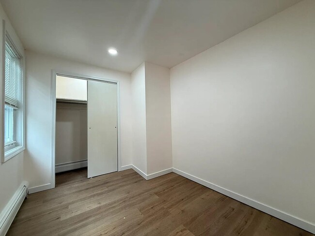 Building Photo - 1919 Willow Ave