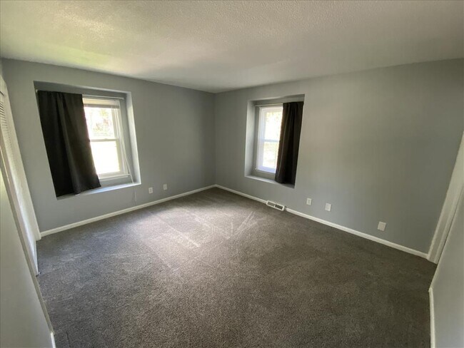 Building Photo - West Des Moines Home!