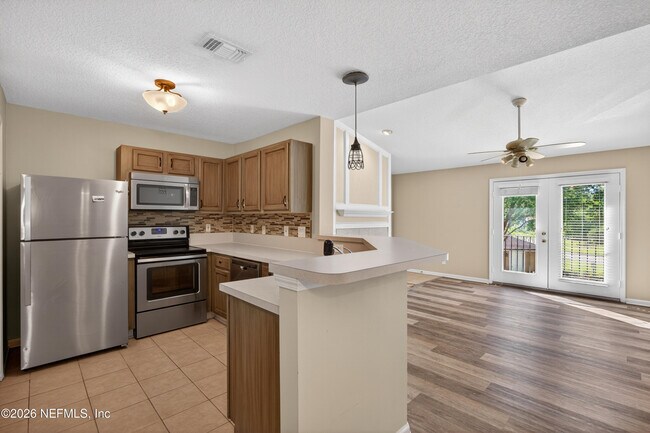 Building Photo - 13727 Richmond Park Dr N