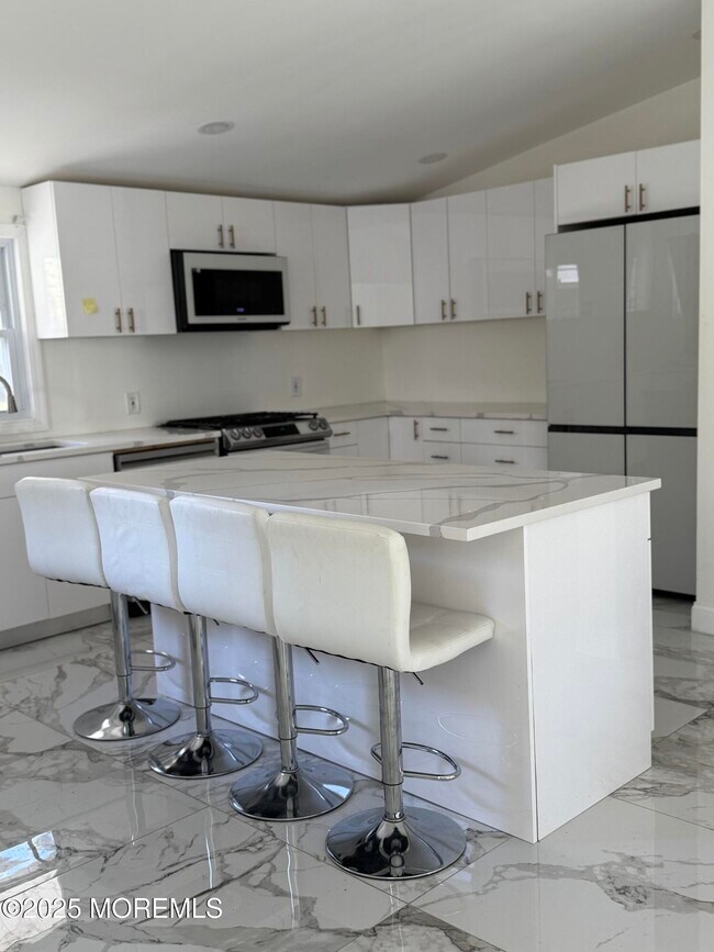Building Photo - 429 Brookside Ave