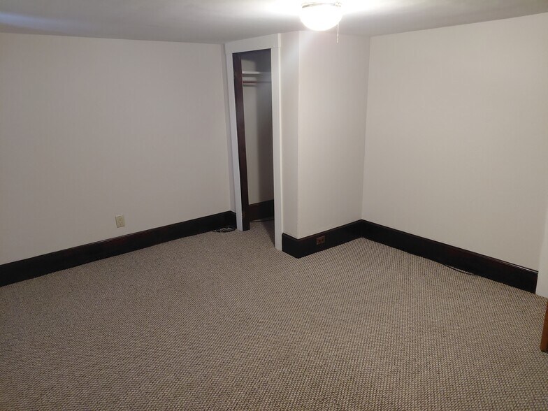 Building Photo - 115 Freedom St