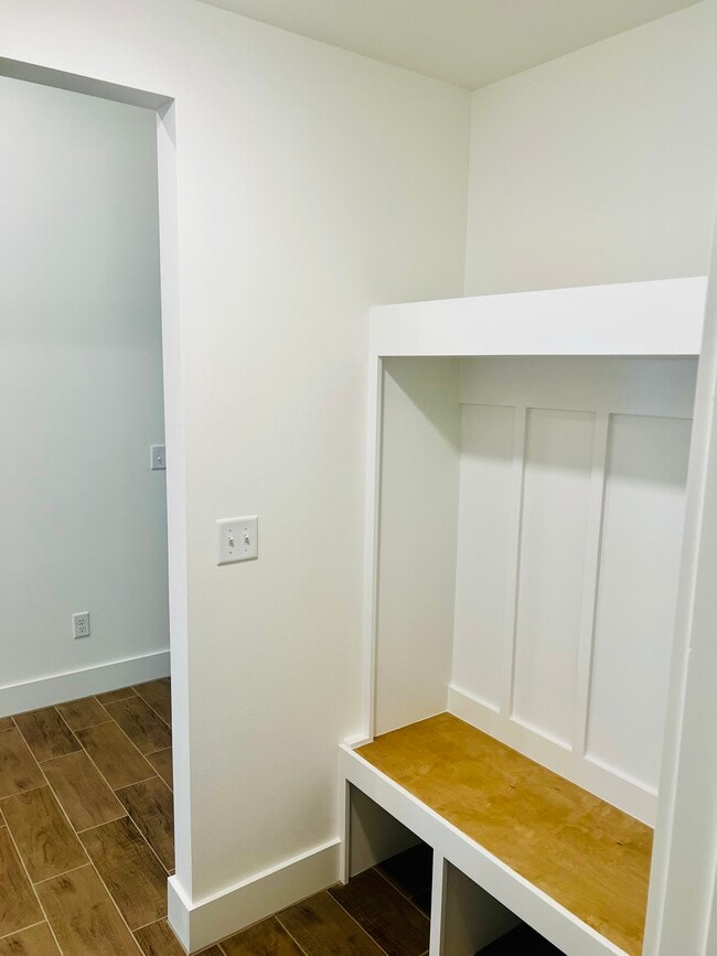 Building Photo - 251 Kristen Ln