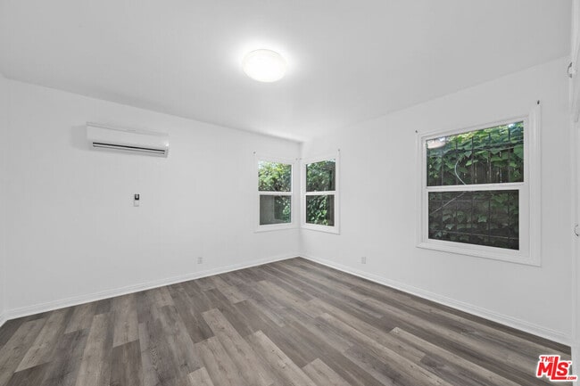 Building Photo - 8708 Sherwood Dr