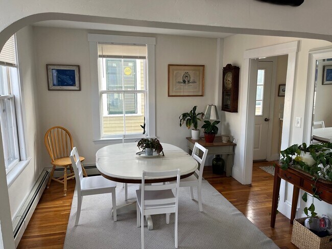 Building Photo - 126 Pleasant St