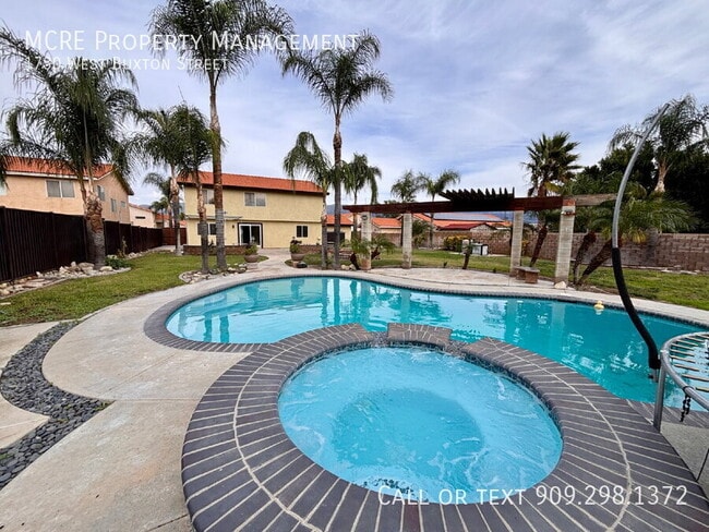 Building Photo - 1730 W Buxton St