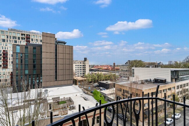 Building Photo - Elizabeth Lofts - 7th floor north facing p...