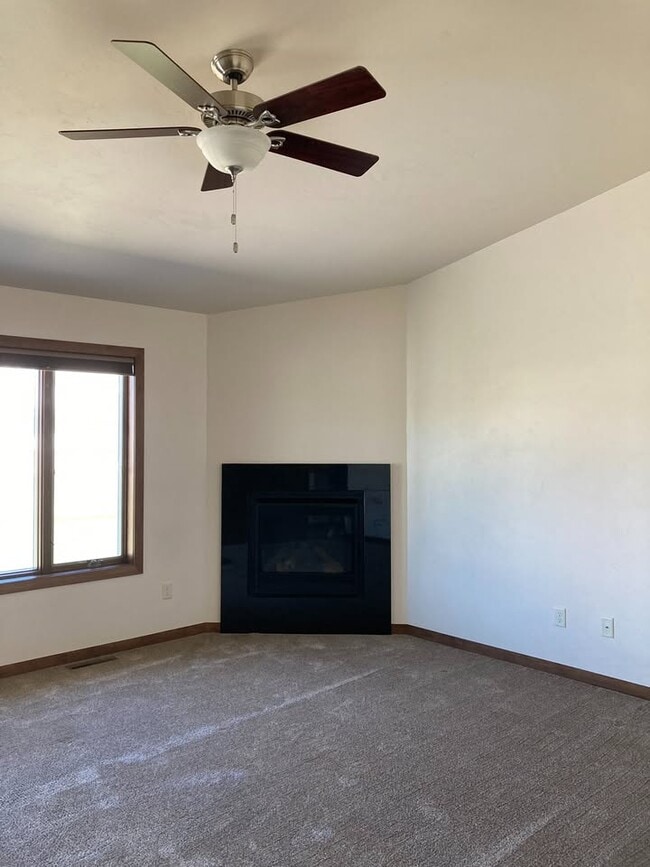 Building Photo - 2382 Jacobsen Rd