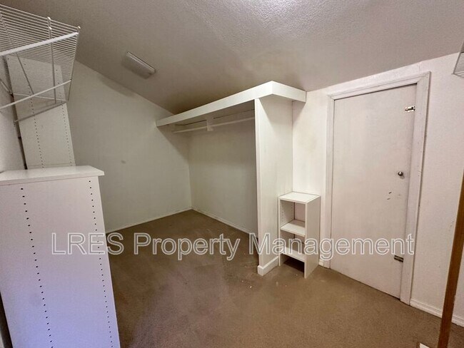 Building Photo - 106 Eastwind Ln