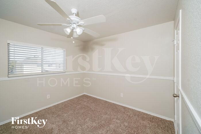 Building Photo - 9334 Maple Silver