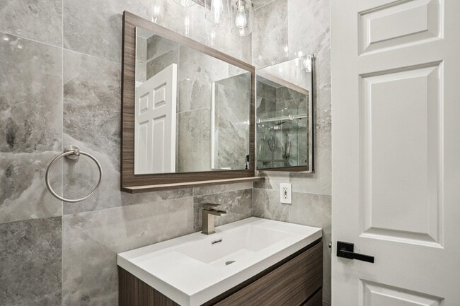 Building Photo - 343 The Promenade