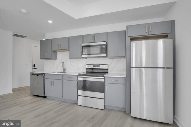 Building Photo - 2046 E Lehigh Ave