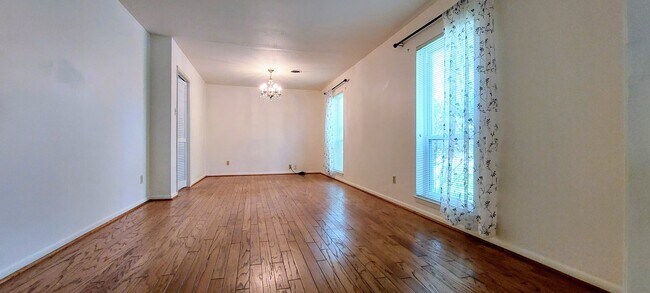 Building Photo - 5455 Kuldell Dr