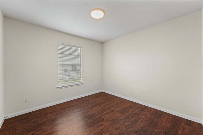 Building Photo - 2611 Verano Dr