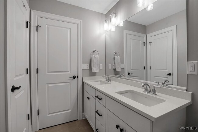 Building Photo - 5330 Holly Glen Ct