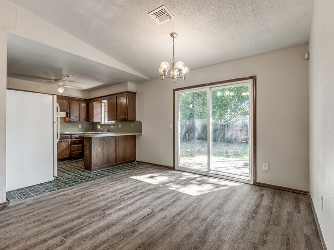 Building Photo - 604 Greenvale Rd