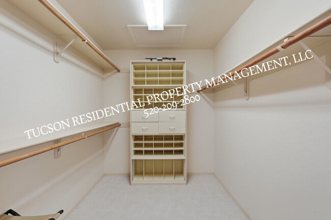 Building Photo - 10845 N Eagle Eye Pl