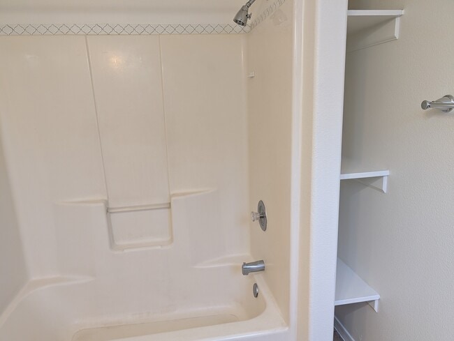 Building Photo - 2131 Kingman Ave