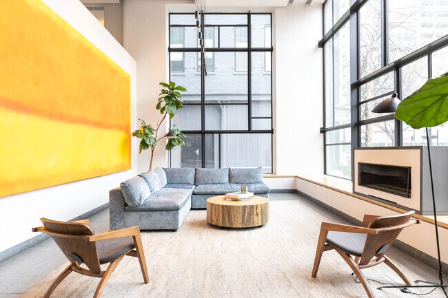 Building Photo - 165 North Des Plaines Street-SI FL12-ID748