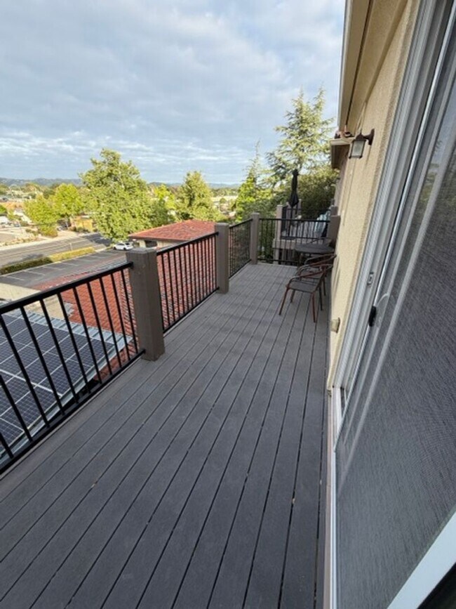 Building Photo - Beautiful home for rent in Atascadero