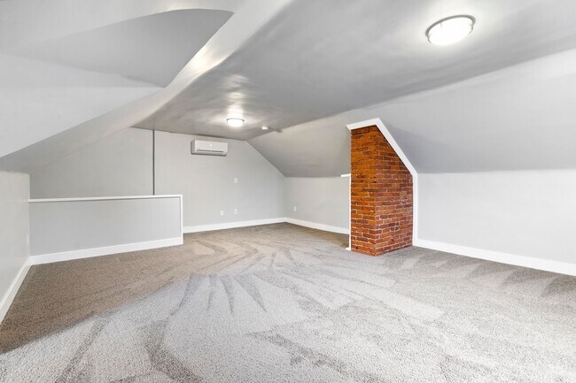 Building Photo - Beautifully Renovated 3 Bed/2.5 Bath Home in Mt Washington - Convenient Location