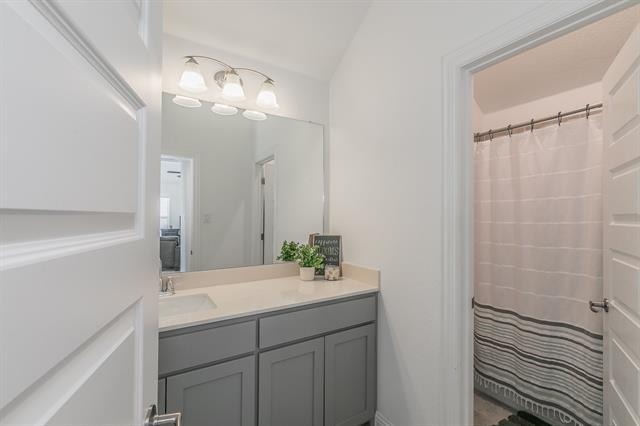 Building Photo - 711 Artesian Dr
