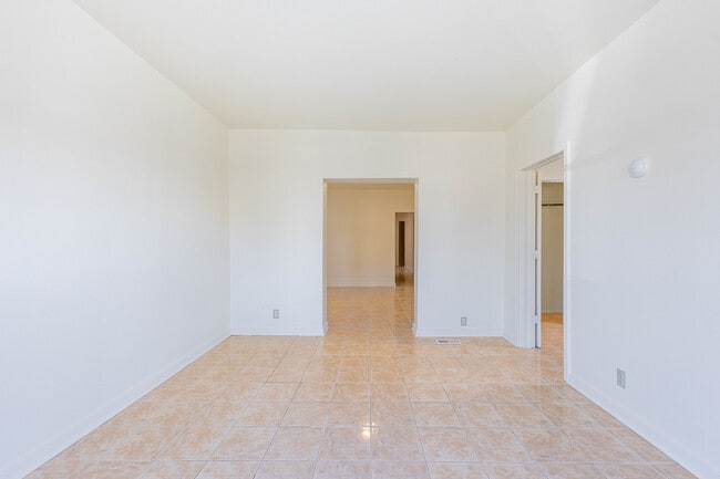 Building Photo - 3748 S Parnell Ave