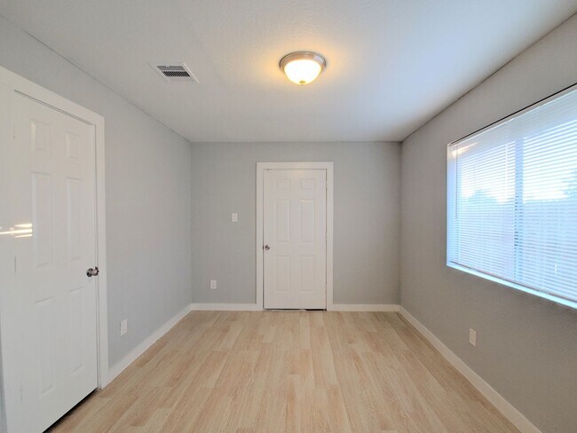Building Photo - 15215 Peachmeadow Ln