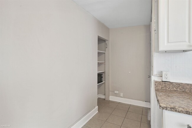 Building Photo - 1 br, 1 bath Triplex - 1707 N Gratz ST Uni...