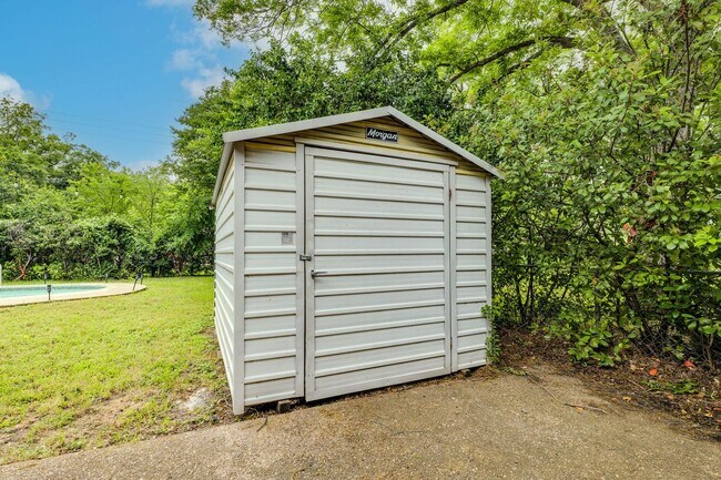 Building Photo - 3002 Stardust Dr