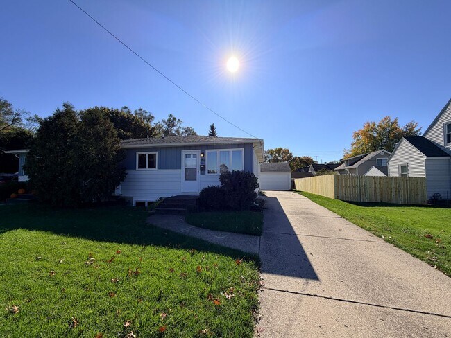 Primary Photo - 2450 Porter St SW