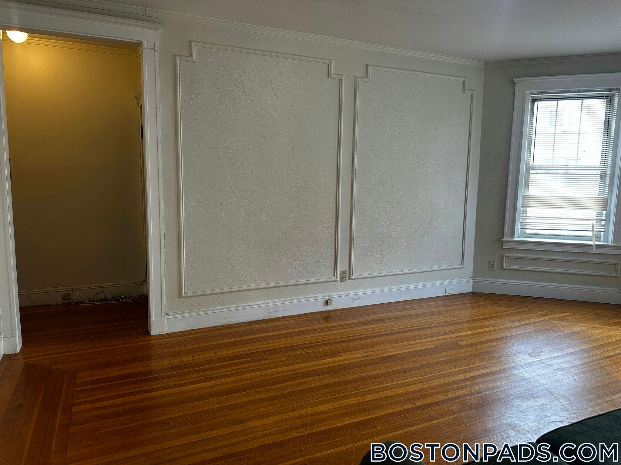 Building Photo - 90 Maple St