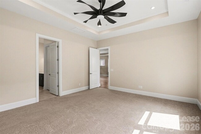 Building Photo - 2026 Lake Como Dr