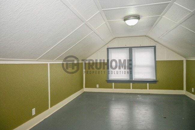 Building Photo - 520 N 7th St