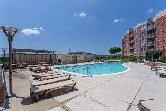 Building Photo - This luxury 2 bedroom condo has phenomenal...