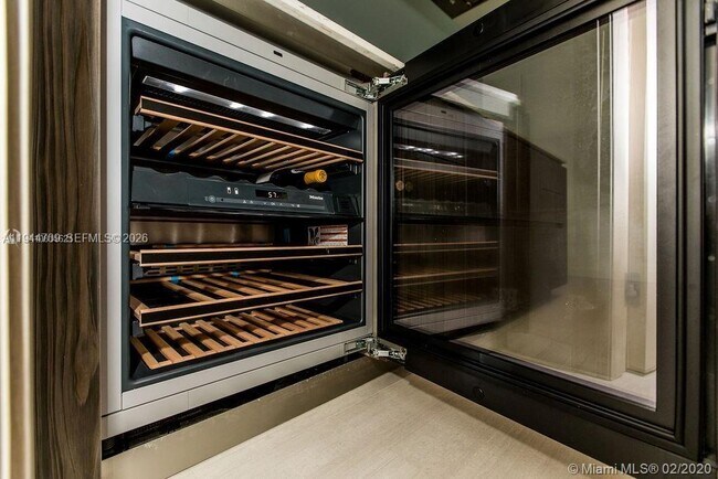 Building Photo - 1000 Brickell Plaza