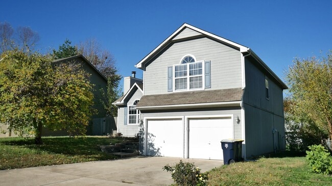 Building Photo - COMING SOON- 3bd/2bath Home North of the River!!